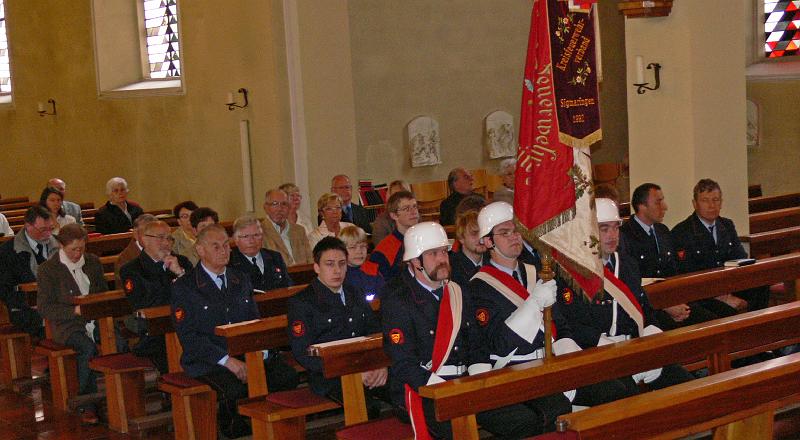 090503fahrzeugweihe03.JPG - ...in der Pfarrkirche St.Peter und Paul.