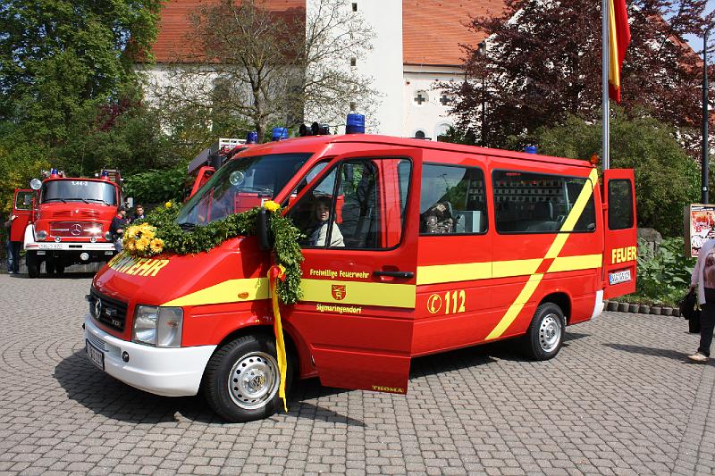 090503fahrzeugweihe04.jpg - Und das war der "Hauptdarstelller" an diesem Tag : Das neue Mannschaftstransportfahrzeug,...