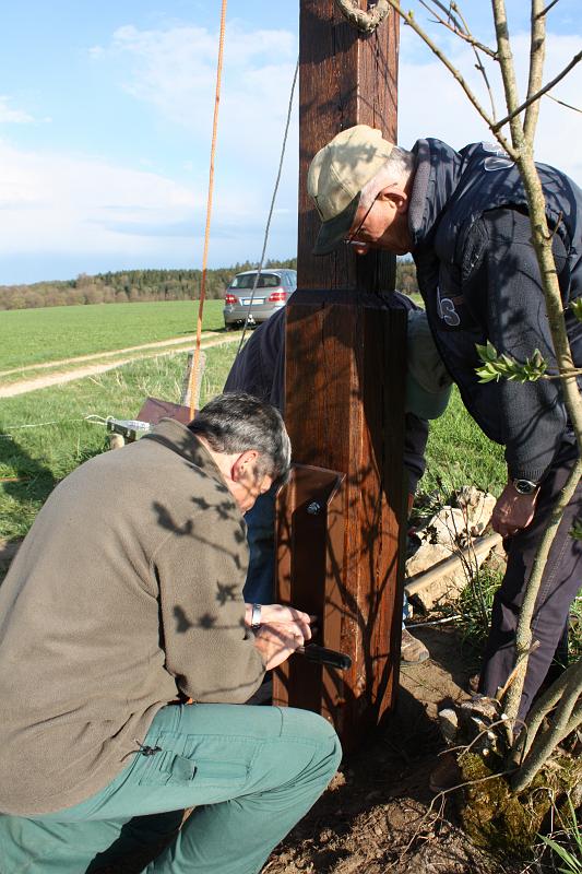 090417grubbuehlkreuz (14).jpg - ... und mit den Haltesschienen verschraubt.