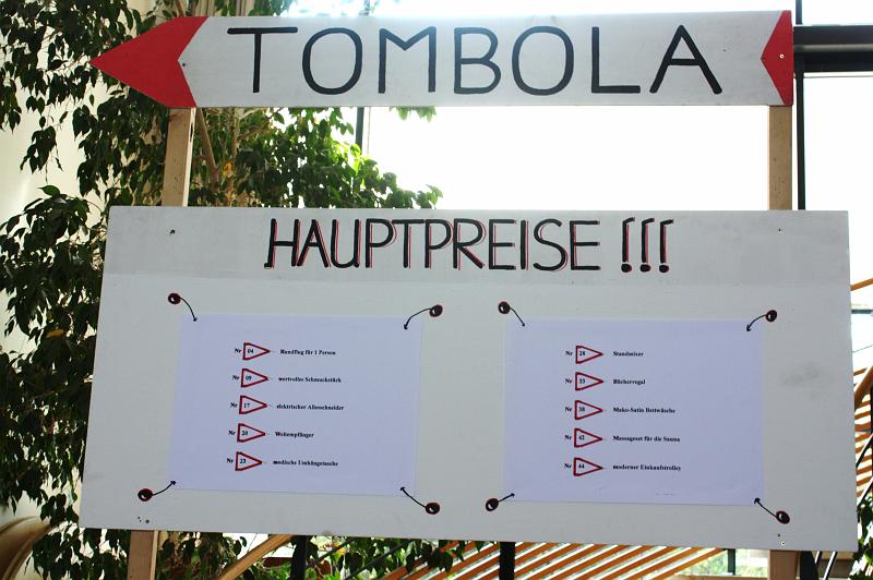 090912tombola_01.jpg - Die Tombola des Kirchenchors mit vielen attraktiven Preisen...