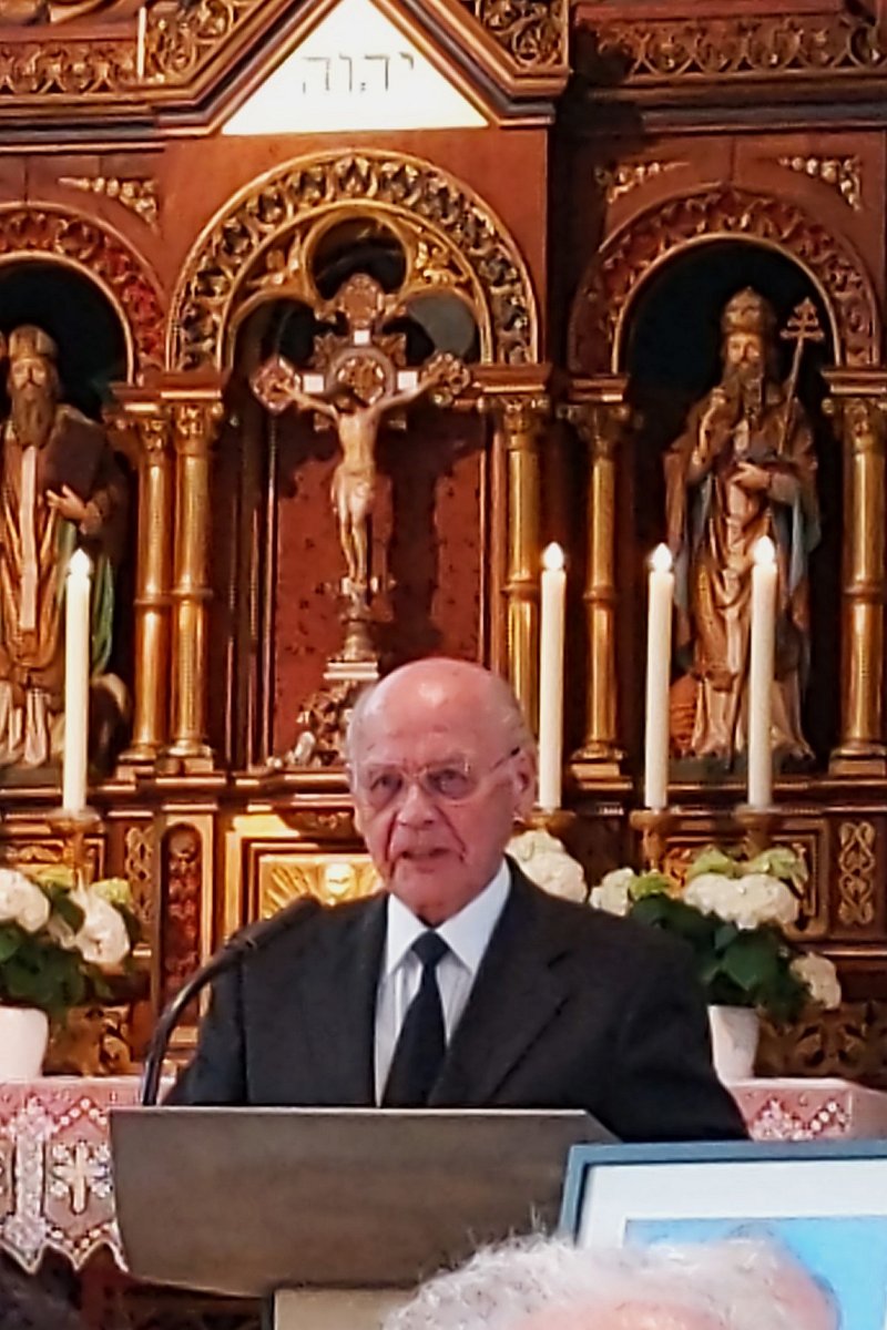 240412_Beerdigung_Andris_08.jpg - Ottmar König sprach den Nachruf für die Pfarrgemeinde Sigmaringendorf.